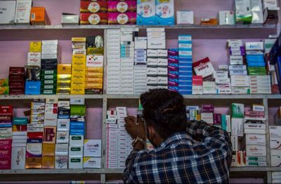 緬甸醫(yī)療體系面臨雙重挑戰(zhàn) 醫(yī)生課稅與藥品短缺